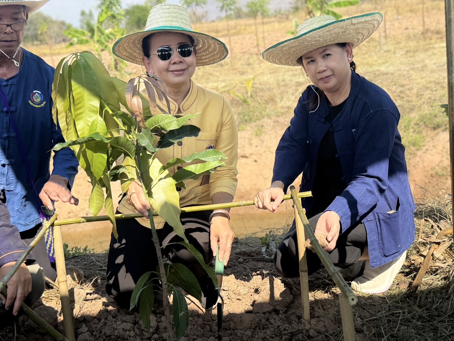 พช.ขอนแก่น : ลงพื้นที่ประชุมเจ้าหน้าที่พัฒนาชุมชนเพื่อติดตามและสนับสนุนการขับเคลื่อนการดำเนินงานตามประเด็นเน้นย้ำของอธิบดีกรมการพัฒนาชุมชน ประจำปี 2568 กลุ่มอำเภอที่ 2