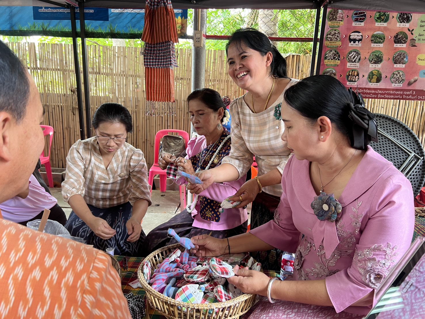 จังหวัดขอนแก่น : อำเภอสีชมพู เปิดหมู่บ้านท่องเที่ยวเชิงสร้างสรรค์ ชูอัตลักษณ์ชุมชนดึงดูดนักท่องเที่ยวสัมผัสกับเสน่ห์บ้านโคกไม้งาม