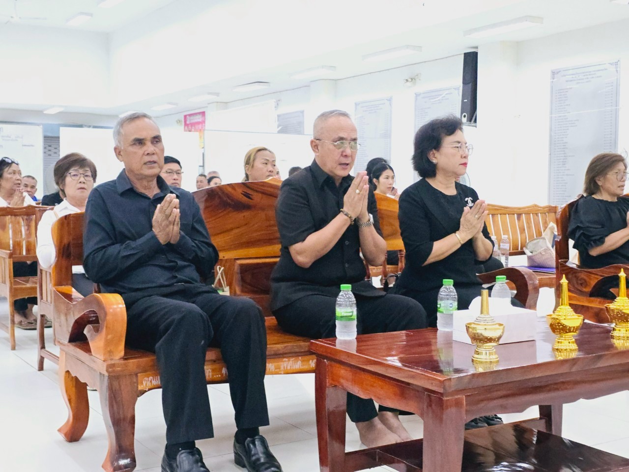 พช.ขอนแก่น : ร่วมเป็นเจ้าภาพฟังสวดพระอภิธรรม ร้อยตำรวจเอกสมศักดิ์ สุขสนิท บิดาของ นางสาวกมลรัตน์ สุขสนิท พัฒนาการอำเภอชนบท สำนักงานพัฒนาชุมชนอำเภอชนบท