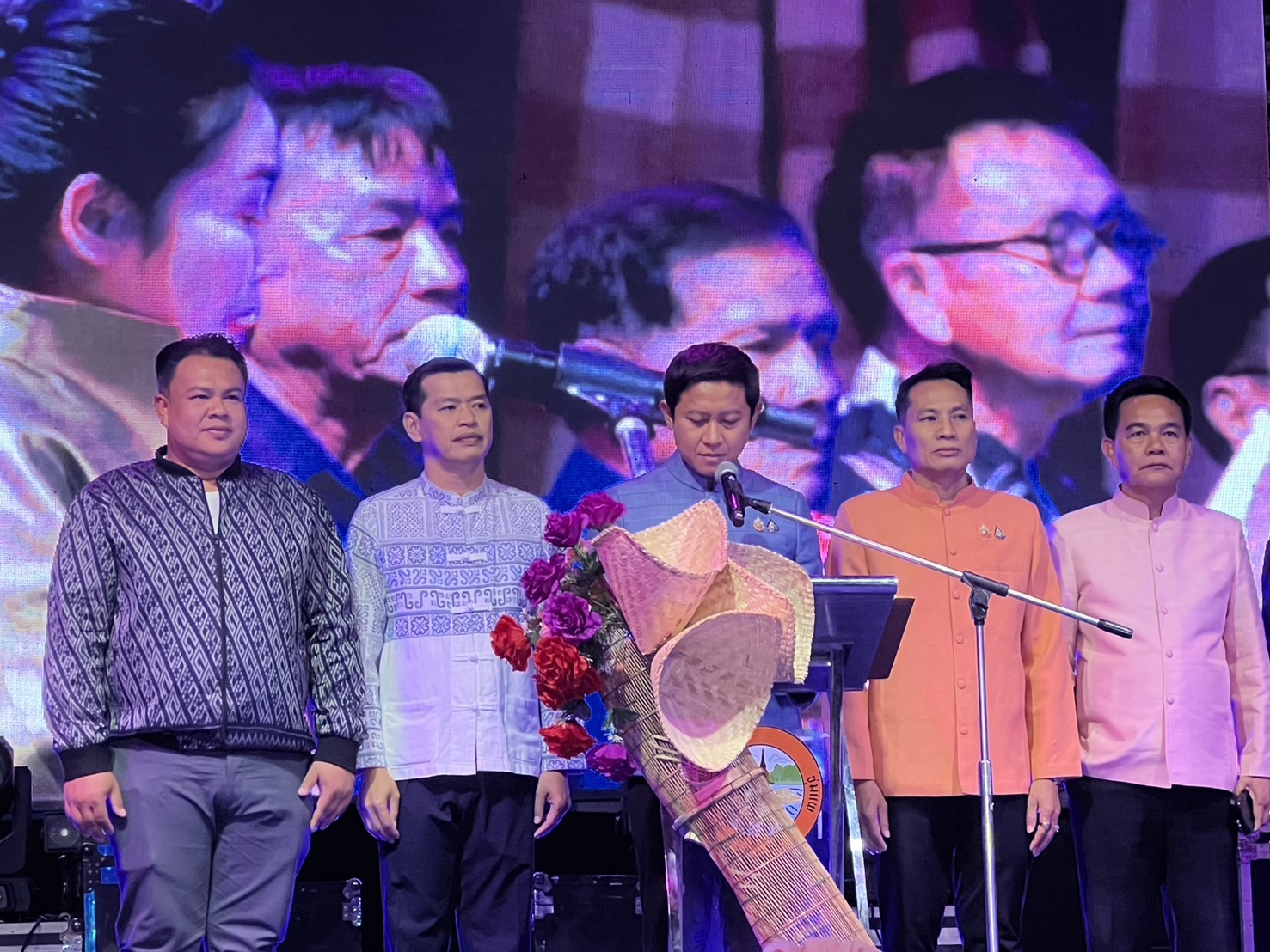 พช.ขอนแก่น : ร่วมงานประเพณีกาชาดประจำปี รวมของดีเมืองชุมแพ ประจำปี 2568 “กิจกรรมพาแลง เดินแบบการกุศลและการประกวดนางสาวชุมแพ”