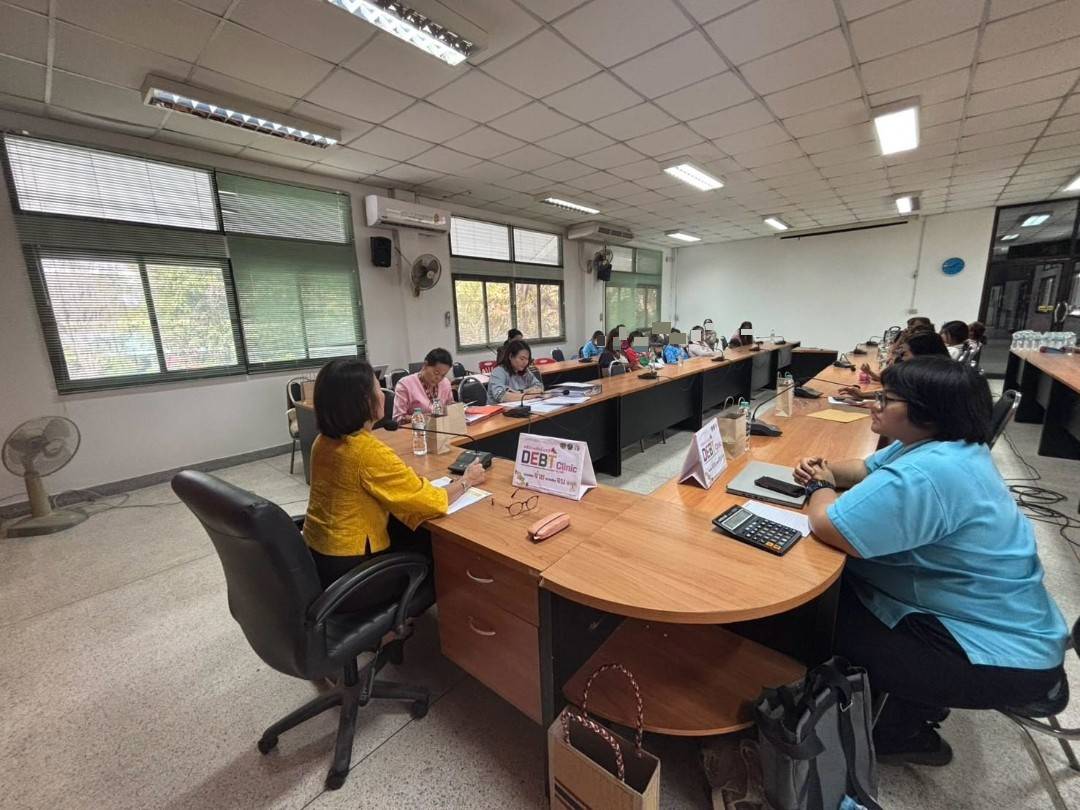 พช.ขอนแก่น : ลงพื้นที่ติดตามและสนับสนุนการดำเนินงาน การบริหารจัดการหนี้ค้างเกินกำหนดชำระ กองทุนพัฒนาบทบาทสตรี (คลินิกแก้หนี้สตรี คุณพร้อมจ่าย เราพร้อมจบ DEBT Clinic By CDK)