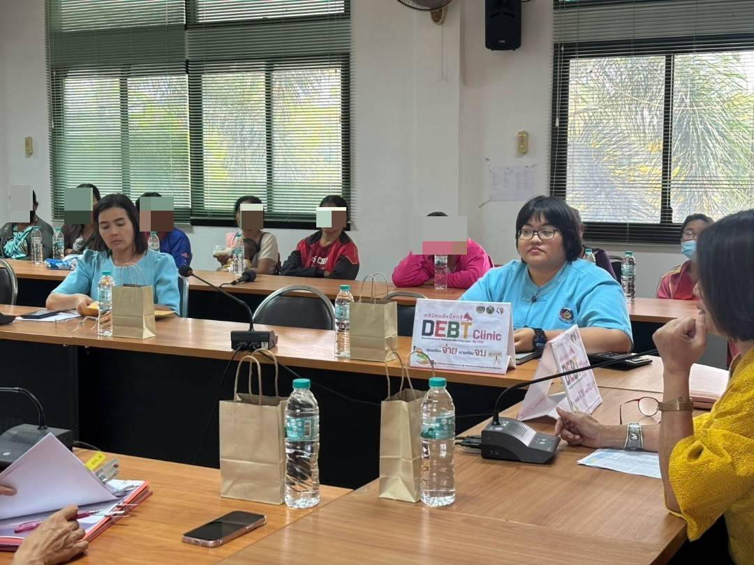 พช.ขอนแก่น : ลงพื้นที่ติดตามและสนับสนุนการดำเนินงาน การบริหารจัดการหนี้ค้างเกินกำหนดชำระ กองทุนพัฒนาบทบาทสตรี (คลินิกแก้หนี้สตรี คุณพร้อมจ่าย เราพร้อมจบ DEBT Clinic By CDK)