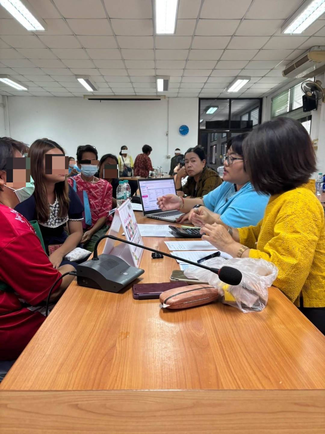 พช.ขอนแก่น : ลงพื้นที่ติดตามและสนับสนุนการดำเนินงาน การบริหารจัดการหนี้ค้างเกินกำหนดชำระ กองทุนพัฒนาบทบาทสตรี (คลินิกแก้หนี้สตรี คุณพร้อมจ่าย เราพร้อมจบ DEBT Clinic By CDK)