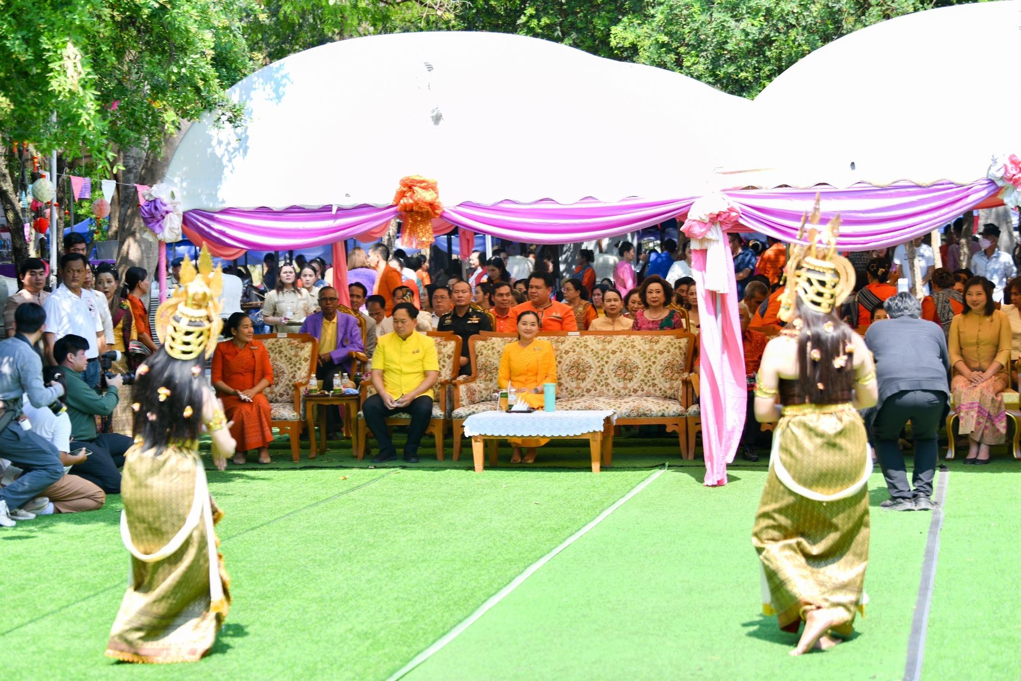 จังหวัดขอนแก่น : รัฐมนตรีว่าการกระทรวงวัฒนธรรม เป็นประธานเปิดในพิธีสมโภชพระชัยชุมแพบรมนาถบพิตร และเปิดองค์ใบเสมาที่ค้นพบใหม่