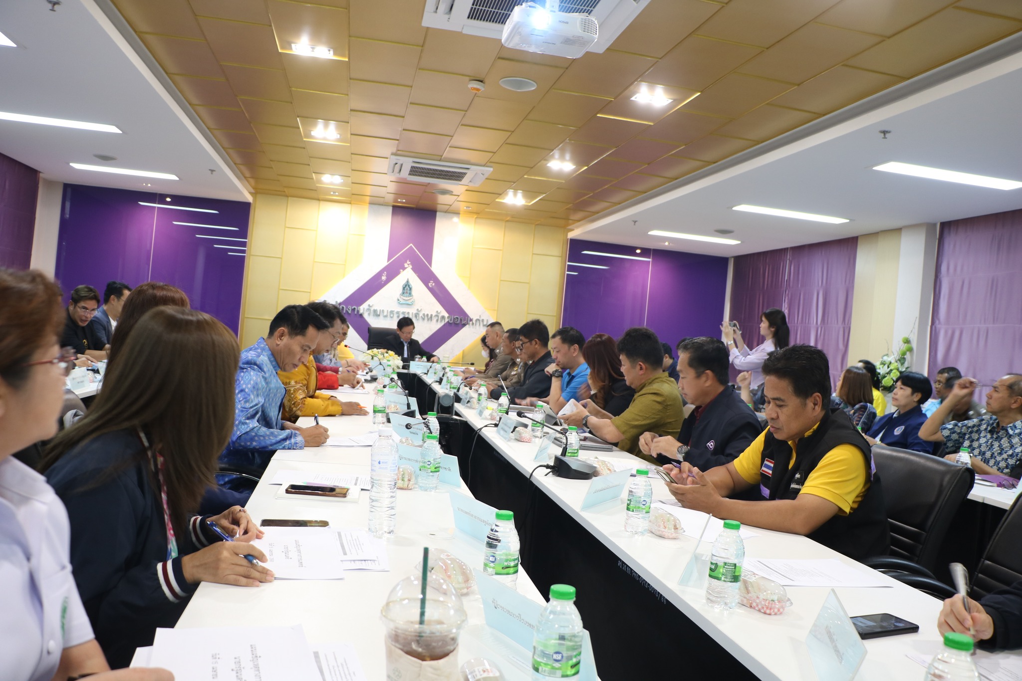 พช.ขอนแก่น : ร่วมประชุมเตรียมการต้อนรับนายกรัฐมนตรี ในพิธีเปิดกิจกรรมการเล่นคลื่นมนุษย์ ไร้แอลกฮอล์ในงานประเพณีสุดยอดสงกรานต์อีสาน เทศกาลดอกคูนเสียงแคน และถนนข้าวเหนียว ประจำปี 2568