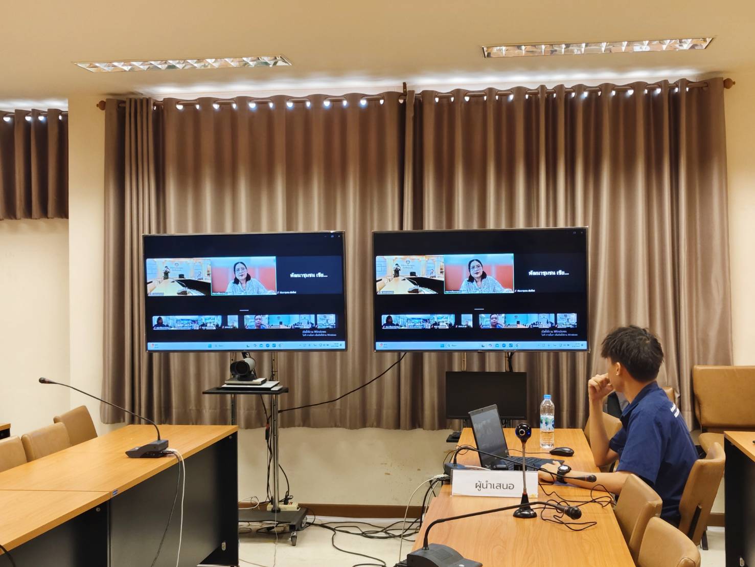 พช.ขอนแก่น : ร่วมประชุมการเตรียมความพร้อมในการจัดแสดงภูมิปัญญาผ้าไทยและงานหัตถกรรม สำหรับ 30 บูท ในงาน colors of buriram 2025 ผ่านระบบประชุมออนไลน์ (Zoom Cloud Meeting)