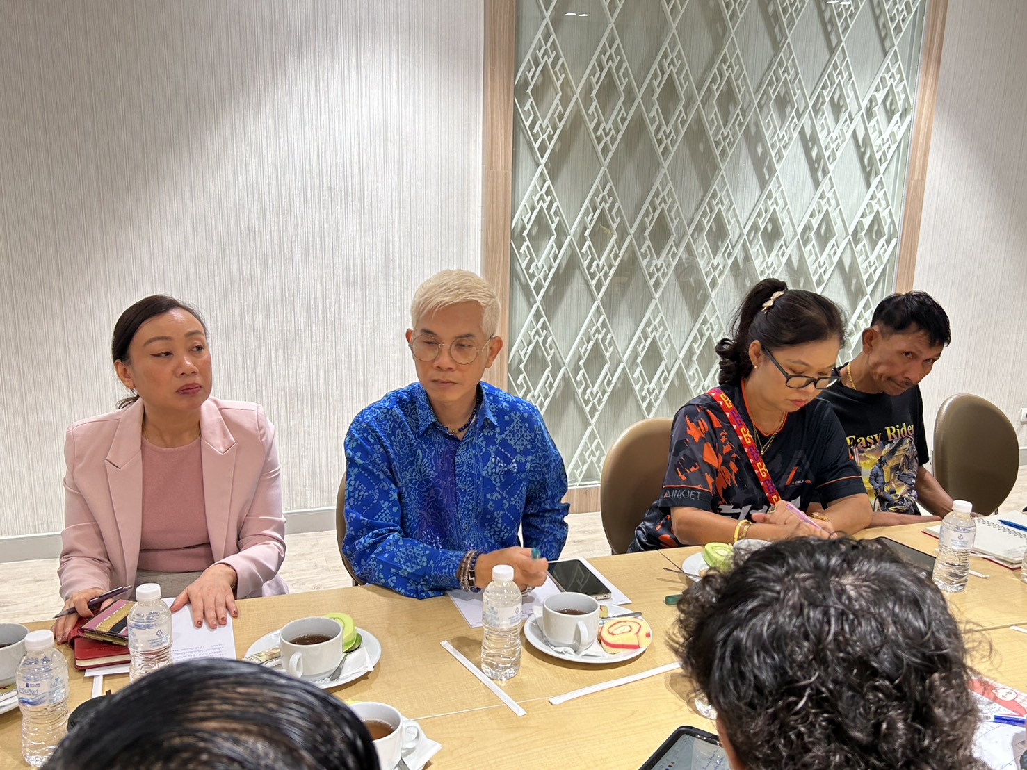 พช.ขอนแก่น : ร่วมประชุมเตรียมความพร้อมการจัดงานมหกรรมการแสดงและจำหน่ายสินค้า “ของดีชายแดนใต้ & OTOP ทั่วไทย ร่วมใจสู่เมืองหมอแคน”ประจำปี 2568