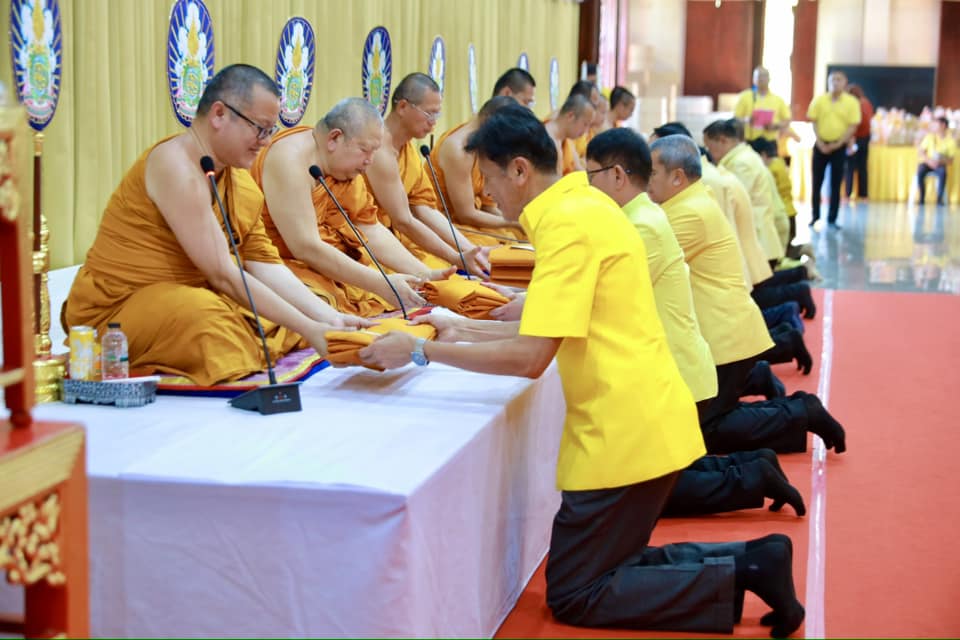 จังหวัดขอนแก่น : รองผู้ว่าฯ ขอนแก่น นำพุทธศาสนิกชนร่วมพิธีเจริญพระพุทธมนต์ถวายพระพรชัยมงคลแด่พระบาทสมเด็จพระเจ้าอยู่หัว และพระบรมวงศานุวงศ์