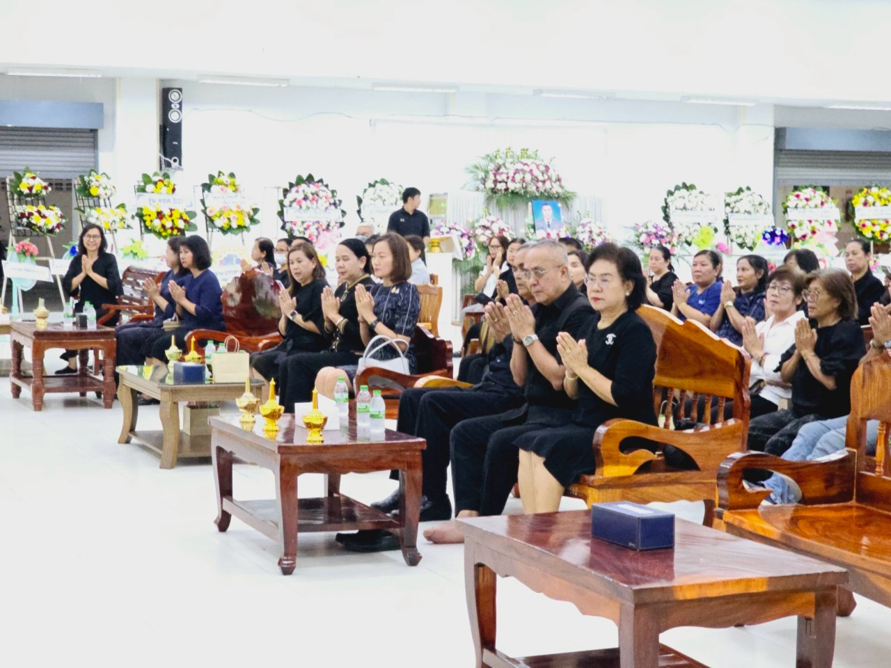 พช.ขอนแก่น : ร่วมเป็นเจ้าภาพฟังสวดพระอภิธรรม ร้อยตำรวจเอกสมศักดิ์ สุขสนิท บิดาของ นางสาวกมลรัตน์ สุขสนิท พัฒนาการอำเภอชนบท สำนักงานพัฒนาชุมชนอำเภอชนบท