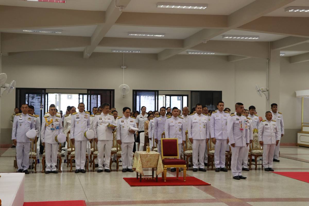 จังหวัดขอนแก่น : พระบาทสมเด็จพระเจ้าอยู่หัว ทรงพระกรุณาโปรดเกล้าโปรดกระหม่อมให้ พลเอก เฉลิมชัย สิทธิสาท องคมนตรี เป็นผู้เชิญสัญญาบัตร พัดยศ และผ้าไตร ไปถวายแต่คณะสงฆ์ ณ วัดศรีจันทร์ อำเภอเมืองขอนแก่น จังหวัดขอนแก่น