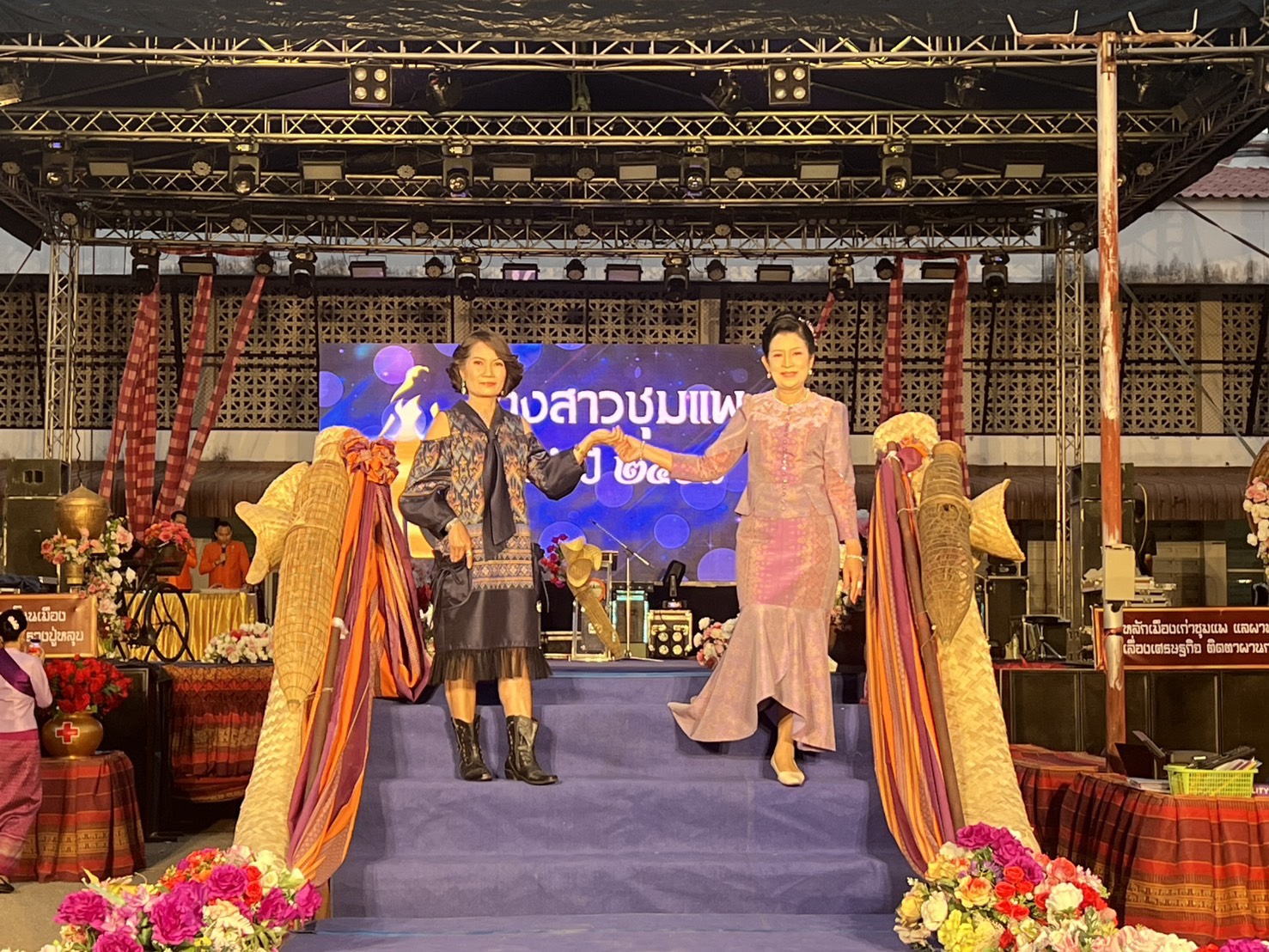 พช.ขอนแก่น : ร่วมงานประเพณีกาชาดประจำปี รวมของดีเมืองชุมแพ ประจำปี 2568 “กิจกรรมพาแลง เดินแบบการกุศลและการประกวดนางสาวชุมแพ”