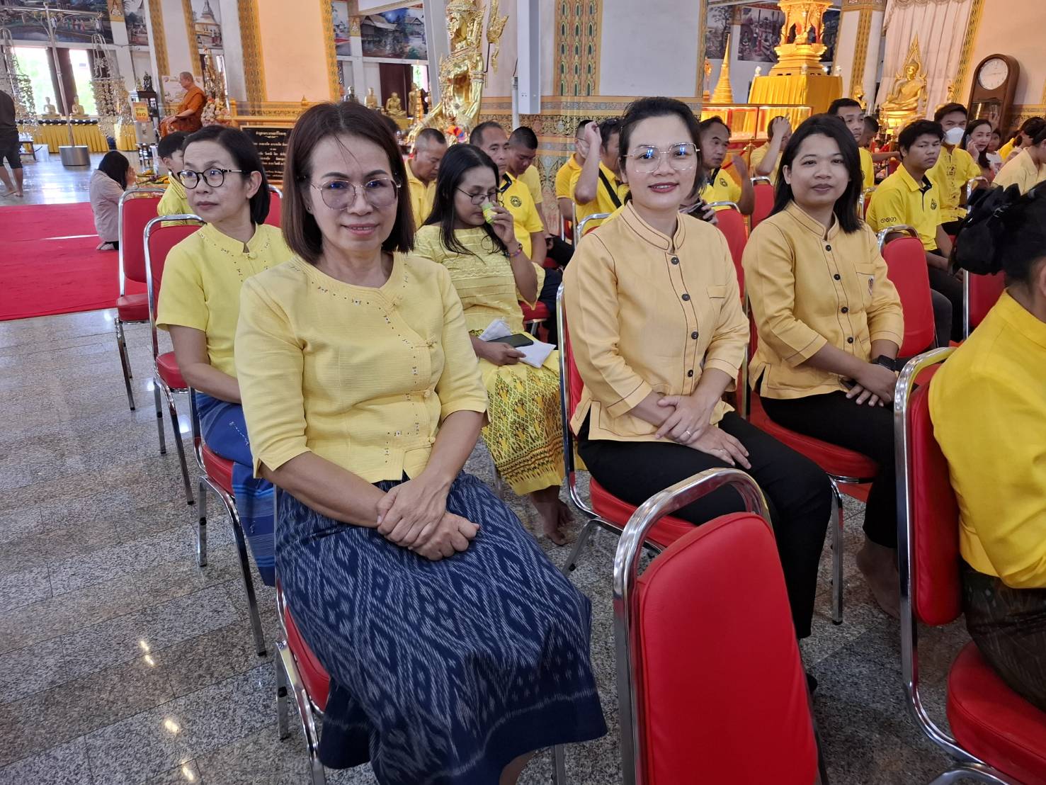 จังหวัดขอนแก่น : รองผู้ว่าฯ ขอนแก่น นำพุทธศาสนิกชนร่วมพิธีเจริญพระพุทธมนต์ถวายพระพรชัยมงคลแด่พระบาทสมเด็จพระเจ้าอยู่หัว และพระบรมวงศานุวงศ์