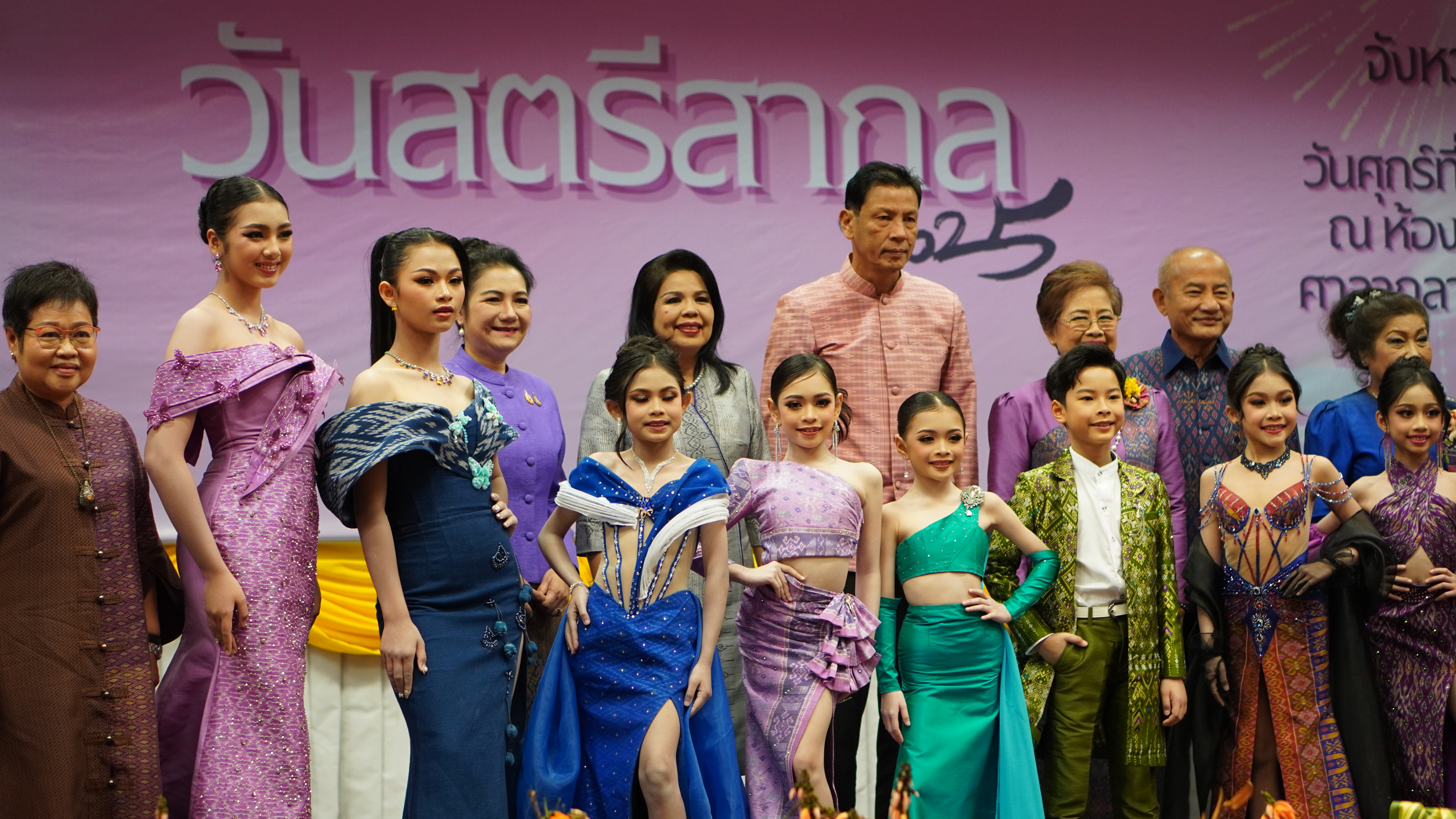 จังหวัดขอนแก่น : จัดงานวันสตรีสากล ประจำปี 2568 ภายใต้ชื่อ “โครงการ รวมพลังสตรีขอนแก่น ขับเคลื่อน Soft Power สู่การพัฒนาที่ยั่งยืน” เชิดชูเกียรติสตรีดีเด่นด้านการพัฒนาชุมชน และส่งเสริมบทบาทสตรีในการพัฒนาสังคมอย่างยั่งยืน