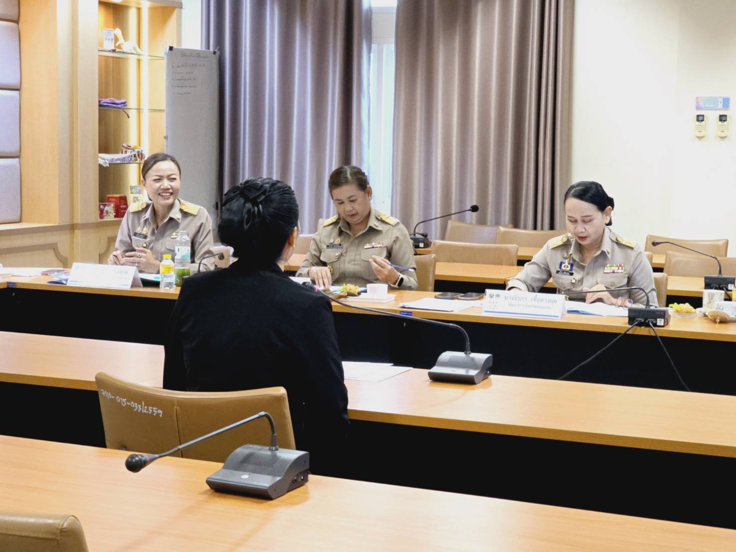 พช.ขอนแก่น : จัดประเมินความรู้ความสามารถ ทักษะ และสมรรถนะ ครั้งที่ 2 (สอบสัมภาษณ์) ในการสรรหาและเลือกสรรพนักงานกองทุนพัฒนาบทบาทสตรี สังกัดสำนักงานเลขานุการคณะอนุกรรมการบริหารกองทุนพัฒนาบทบาทสตรีระดับจังหวัด จังหวัดขอนแก่น