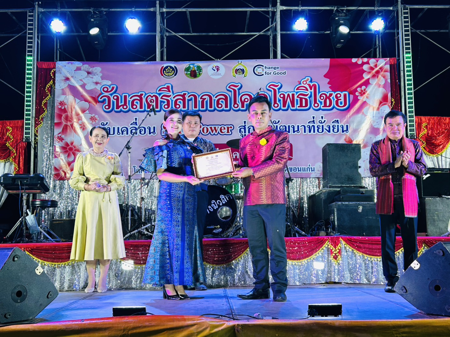 พช.ขอนแก่น : อำเภอโคกโพธิ์ไชย จัดงาน “วันสตรีสากลอำเภอโคกโพธิ์ไชย ขับเคลื่อน Soft Power สู่การพัฒนาที่ยั่งยืน ประจำปี 2568