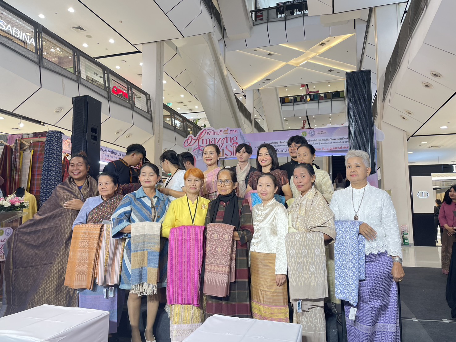 พช.ขอนแก่น : ร่วมพิธีเปิดงาน “มหกรรมผ้าไหมดี 4 ภาค : Amazing Thai Silk @KhonKaen” (โครงการประชาสัมพันธ์และส่งเสริมการจำหน่ายผ้าไหมและผลิตภัณฑ์หม่อนไหมดี 4 ภาค)