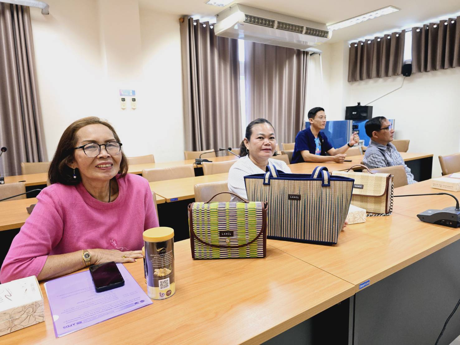พช.ขอนแก่น : จัดประชุมเชิงปฏิบัติการผู้ผลิตผู้ประกอบการ ภายใต้โครงการคัดสรรยอดผลิตภัณฑ์ OTOP เด่น จังหวัด (Provincial Star OTOP : PSO) พ.ศ. 2568