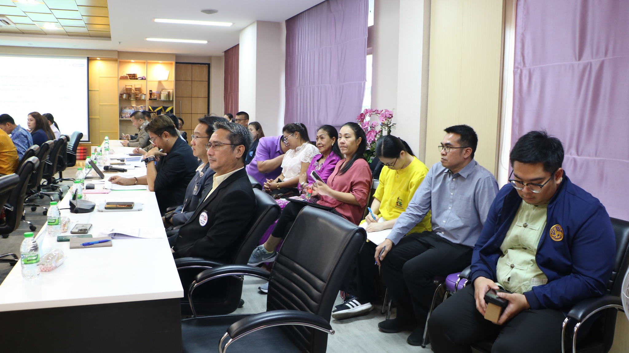พช.ขอนแก่น : ร่วมประชุมเตรียมการต้อนรับนายกรัฐมนตรี ในพิธีเปิดกิจกรรมการเล่นคลื่นมนุษย์ ไร้แอลกฮอล์ในงานประเพณีสุดยอดสงกรานต์อีสาน เทศกาลดอกคูนเสียงแคน และถนนข้าวเหนียว ประจำปี 2568
