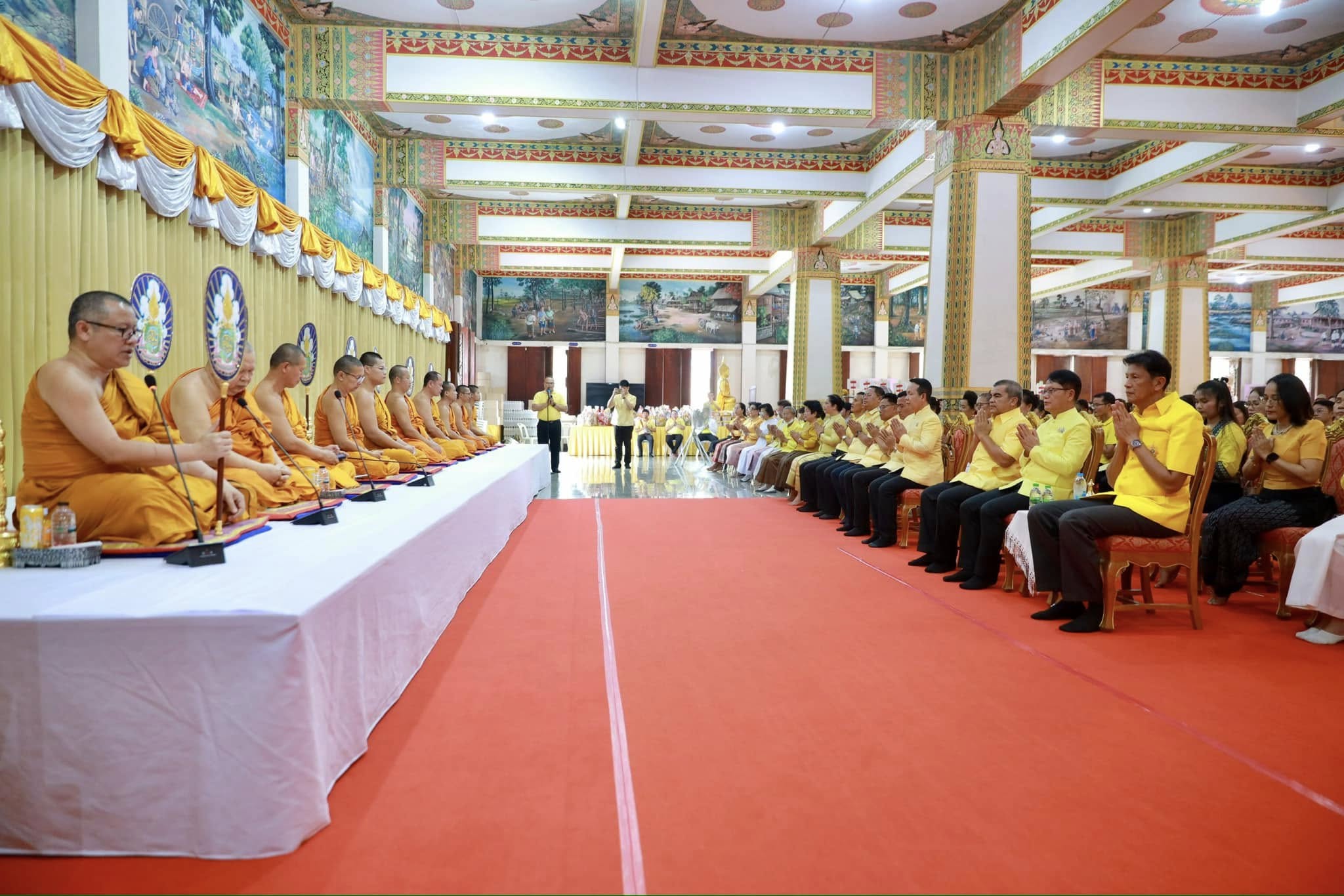 จังหวัดขอนแก่น : รองผู้ว่าฯ ขอนแก่น นำพุทธศาสนิกชนร่วมพิธีเจริญพระพุทธมนต์ถวายพระพรชัยมงคลแด่พระบาทสมเด็จพระเจ้าอยู่หัว และพระบรมวงศานุวงศ์
