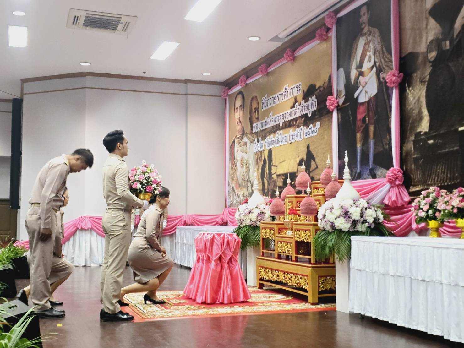 จังหวัดขอนแก่น : จัดพิธีถวายราชสักการะพระบาทสมเด็จพระจุลจอมเกล้าเจ้าอยู่หัว เนื่องในวันท้องถิ่นไทย ประจำปี 2568