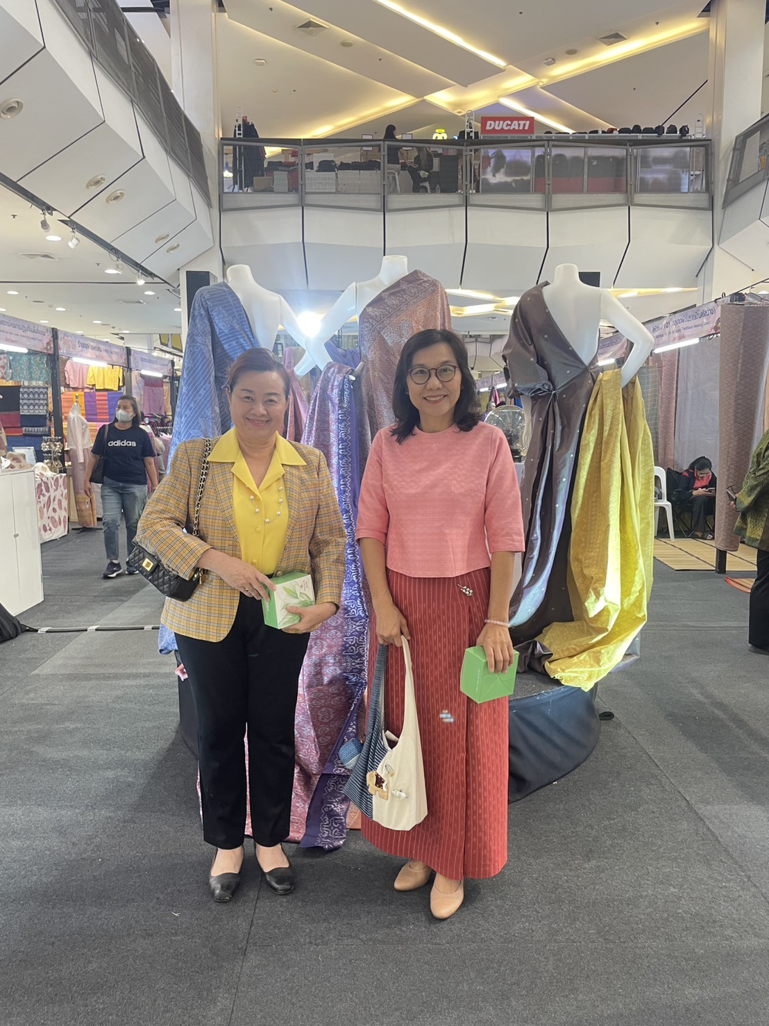 พช.ขอนแก่น : ร่วมพิธีเปิดงาน “มหกรรมผ้าไหมดี 4 ภาค : Amazing Thai Silk @KhonKaen” (โครงการประชาสัมพันธ์และส่งเสริมการจำหน่ายผ้าไหมและผลิตภัณฑ์หม่อนไหมดี 4 ภาค)