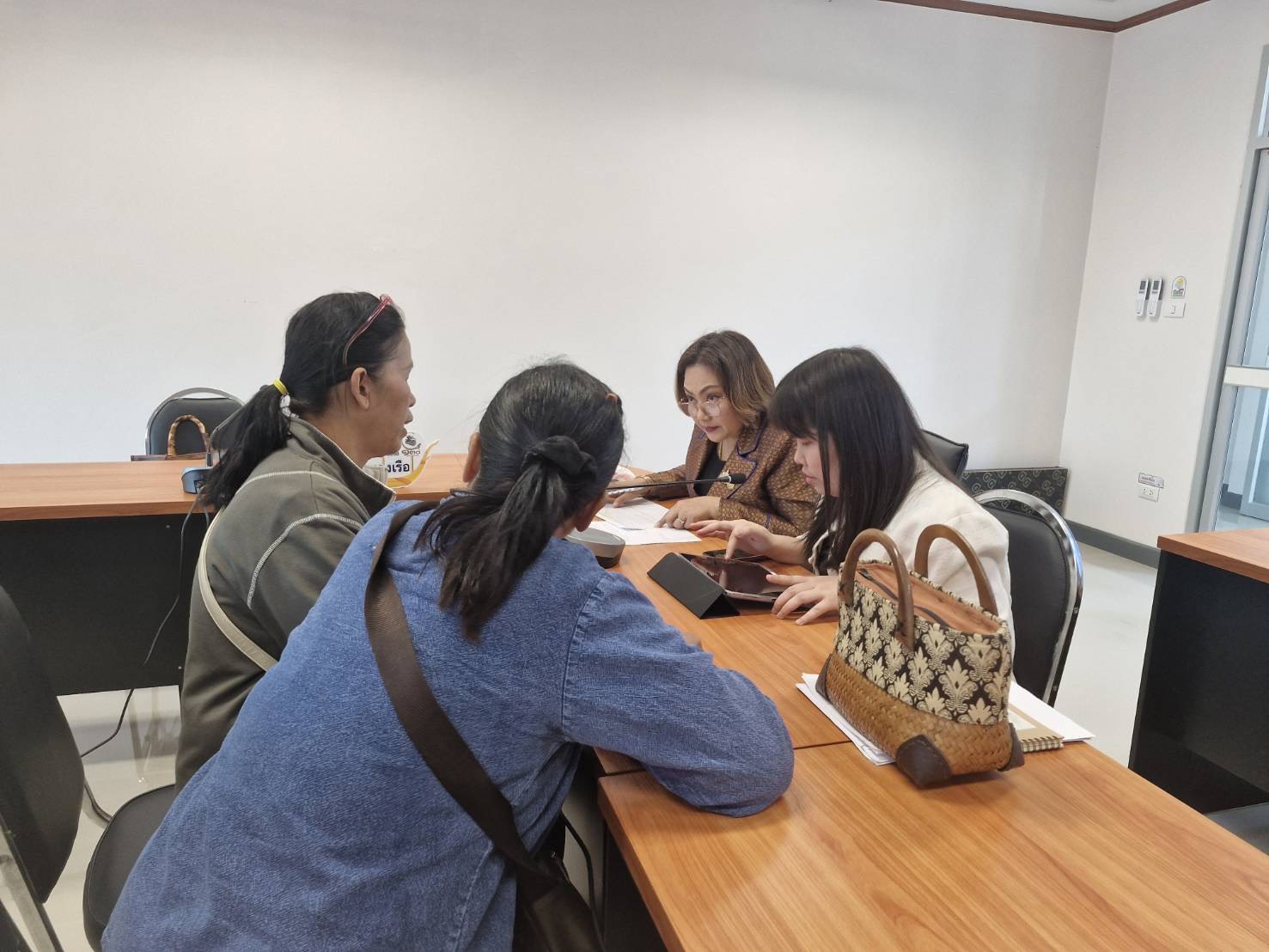 พช.ขอนแก่น : ลงพื้นที่ติดตามและสนับสนุนการดำเนินงาน การบริหารจัดการหนี้ค้างเกินกำหนดชำระ กองทุนพัฒนาบทบาทสตรี
