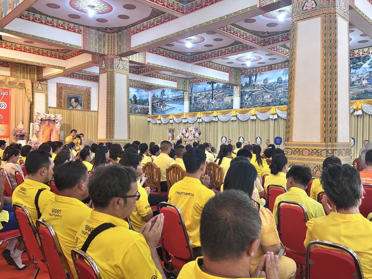 จังหวัดขอนแก่น : รองผู้ว่าฯ ขอนแก่น นำพุทธศาสนิกชนร่วมพิธีเจริญพระพุทธมนต์ถวายพระพรชัยมงคลแด่พระบาทสมเด็จพระเจ้าอยู่หัว และพระบรมวงศานุวงศ์