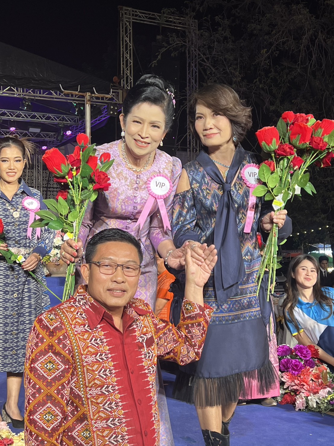 พช.ขอนแก่น : ร่วมงานประเพณีกาชาดประจำปี รวมของดีเมืองชุมแพ ประจำปี 2568 “กิจกรรมพาแลง เดินแบบการกุศลและการประกวดนางสาวชุมแพ”