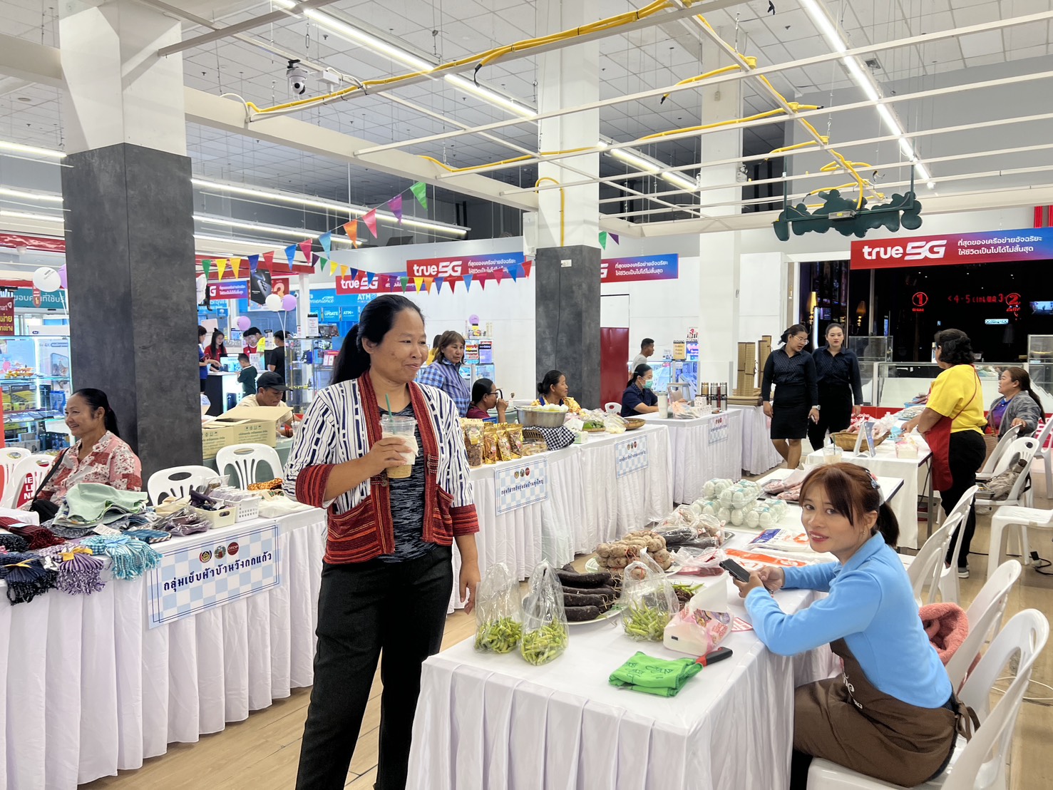 พช.ขอนแก่น : จัดกิจกรรมทดสอบตลาด ผลิตภัณฑ์ที่ได้รับการพัฒนา ตามโครงการพัฒนาผลิตภัณฑ์ Quadrant ให้มีมาตรฐาน D ณ ลานโปรโมชั่น ห้างสรรพสินค้าโลตัส สาขาประตูน้ำขอนแก่น (วันที่2)