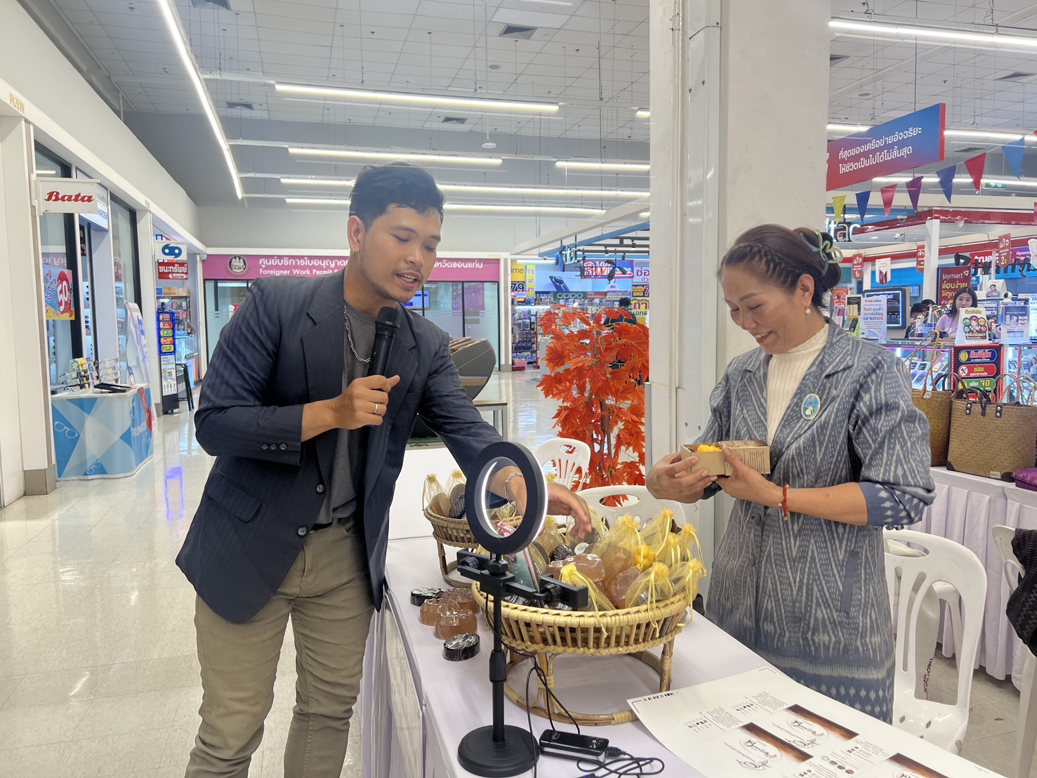 พช.ขอนแก่น : จัดกิจกรรมทดสอบตลาด ผลิตภัณฑ์ที่ได้รับการพัฒนาตามโครงการส่งเสริมกระบวนเครือข่ายองค์ความรู้ KBO จังหวัดขอนแก่น