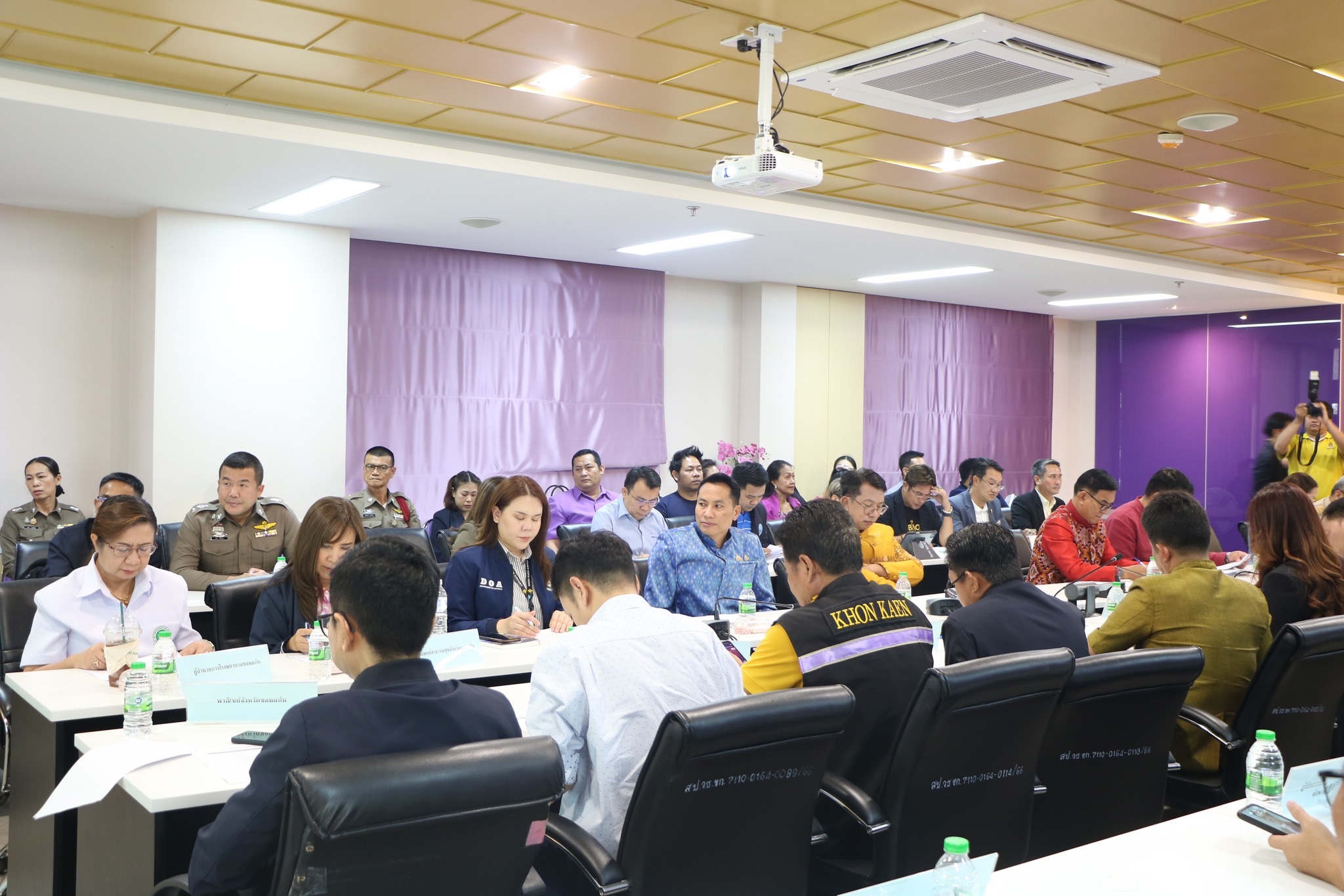พช.ขอนแก่น : ร่วมประชุมเตรียมการต้อนรับนายกรัฐมนตรี ในพิธีเปิดกิจกรรมการเล่นคลื่นมนุษย์ ไร้แอลกฮอล์ในงานประเพณีสุดยอดสงกรานต์อีสาน เทศกาลดอกคูนเสียงแคน และถนนข้าวเหนียว ประจำปี 2568