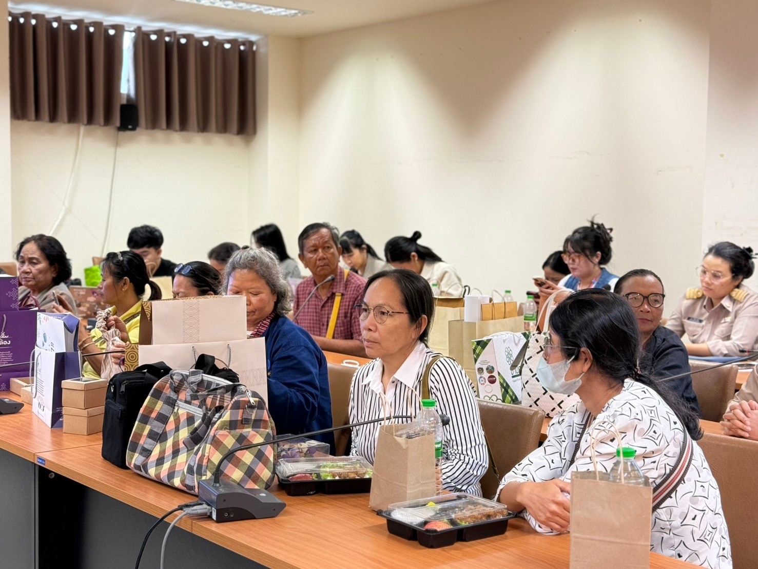 พช.ขอนแก่น : จัดกิจกรรมการแลกเปลี่ยนเรียนรู้และนำเสนอต้นแบบ ภายใต้โครงการพัฒนาผลิตภัณฑ์ OTOP กลุ่มปรับตัวสู่การพัฒนา (Quadrant D) ให้มีคุณภาพมาตรฐาน ประจำปีงบประมาณ 2568