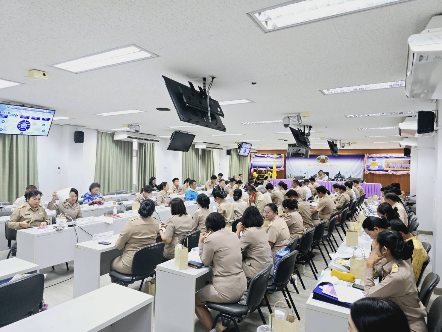 จังหวัดขอนแก่น : ประชุมคณะกรรมการบริหารศูนย์อำนวยการขจัดความยากจนและพัฒนาคนทุกช่วงวัยอย่างยั่งยืนตามหลักปรัชญาของเศรษฐกิจพอเพียง จังหวัดขอนแก่น (คจพ.จ.ขก) ครั้งที่ 2/2568