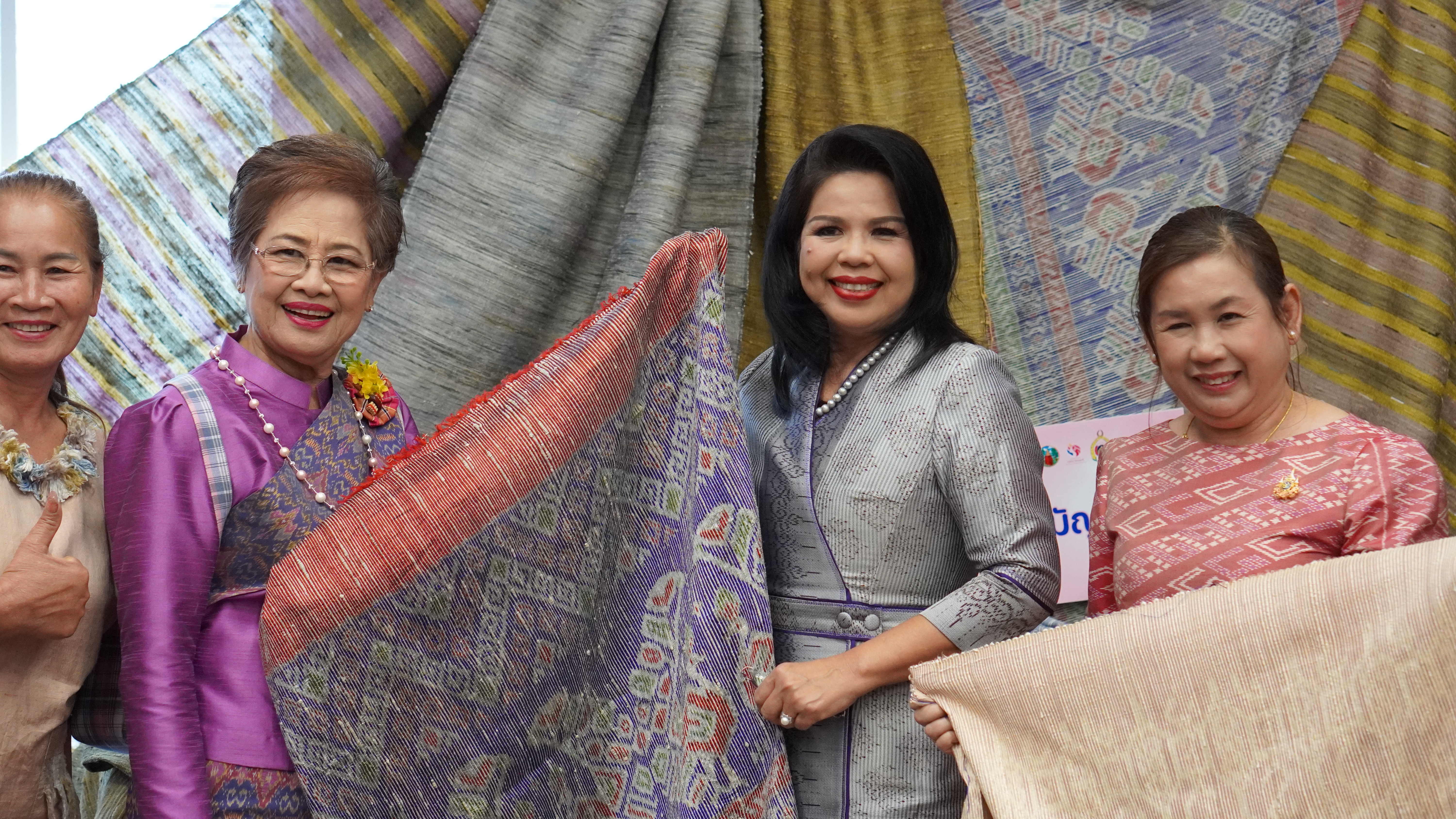 จังหวัดขอนแก่น : จัดงานวันสตรีสากล ประจำปี 2568 ภายใต้ชื่อ “โครงการ รวมพลังสตรีขอนแก่น ขับเคลื่อน Soft Power สู่การพัฒนาที่ยั่งยืน” เชิดชูเกียรติสตรีดีเด่นด้านการพัฒนาชุมชน และส่งเสริมบทบาทสตรีในการพัฒนาสังคมอย่างยั่งยืน