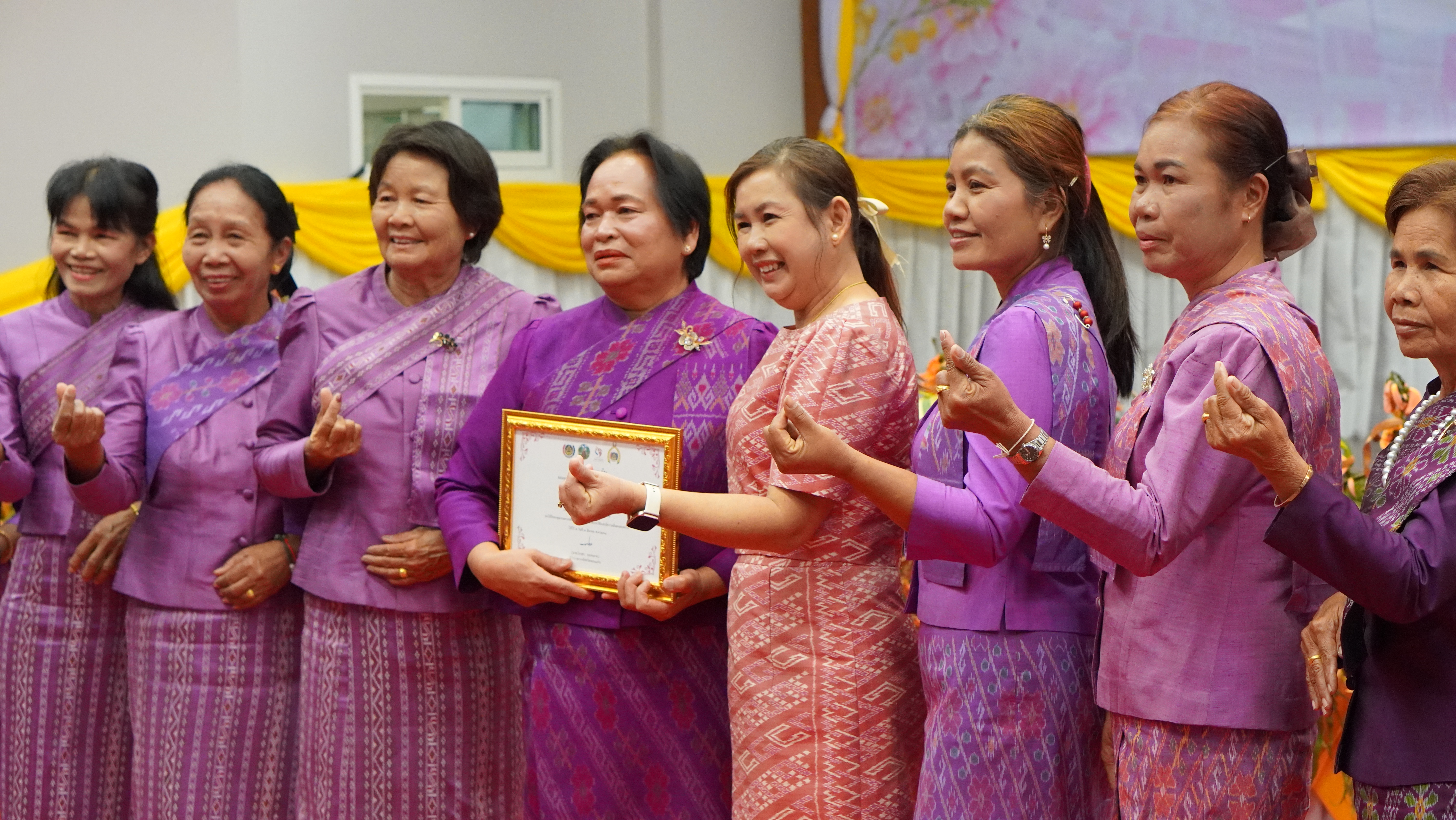 จังหวัดขอนแก่น : จัดงานวันสตรีสากล ประจำปี 2568 ภายใต้ชื่อ “โครงการ รวมพลังสตรีขอนแก่น ขับเคลื่อน Soft Power สู่การพัฒนาที่ยั่งยืน” เชิดชูเกียรติสตรีดีเด่นด้านการพัฒนาชุมชน และส่งเสริมบทบาทสตรีในการพัฒนาสังคมอย่างยั่งยืน