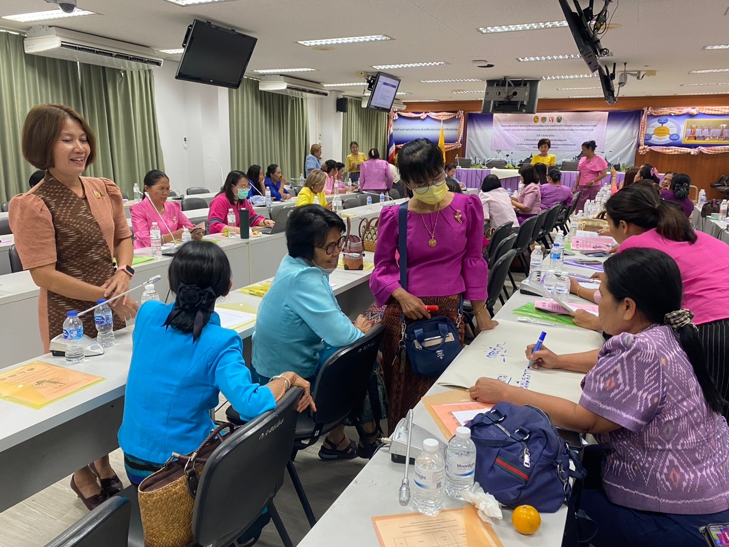 พช.ขอนแก่น : จัดโครงการเพิ่มประสิทธิภาพการปฏิบัติงานกองทุนพัฒนาบทบาทสตรีแก่กลไกการขับเคลื่อนกองทุนพัฒนาบทบาทสตรีระดับจังหวัด จังหวัดขอนแก่น