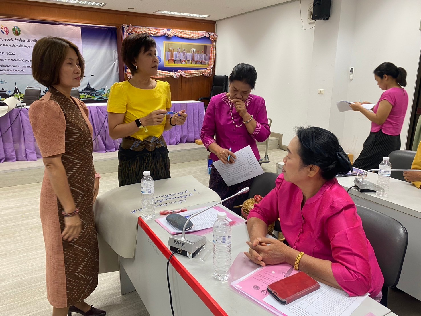 พช.ขอนแก่น : จัดโครงการเพิ่มประสิทธิภาพการปฏิบัติงานกองทุนพัฒนาบทบาทสตรีแก่กลไกการขับเคลื่อนกองทุนพัฒนาบทบาทสตรีระดับจังหวัด จังหวัดขอนแก่น