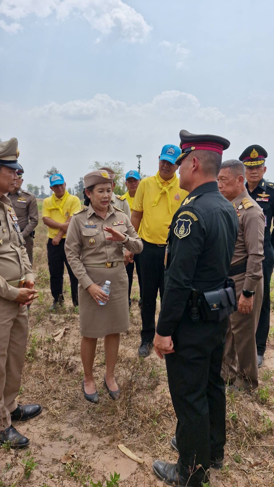 จังหวัดขอนแก่น : ร่วมต้อนรับและอำนวยความสะดวกแก่ พลเอกสมบัติ ธัญญะวัน (นายทหารปฏิบัติการพิเศษ สำนักงานนายทหารปฏิบัติการพิเศษในพระองค์ พระบาทสมเด็จพระเจ้าอยู่หัว) และคณะทำงานฯ