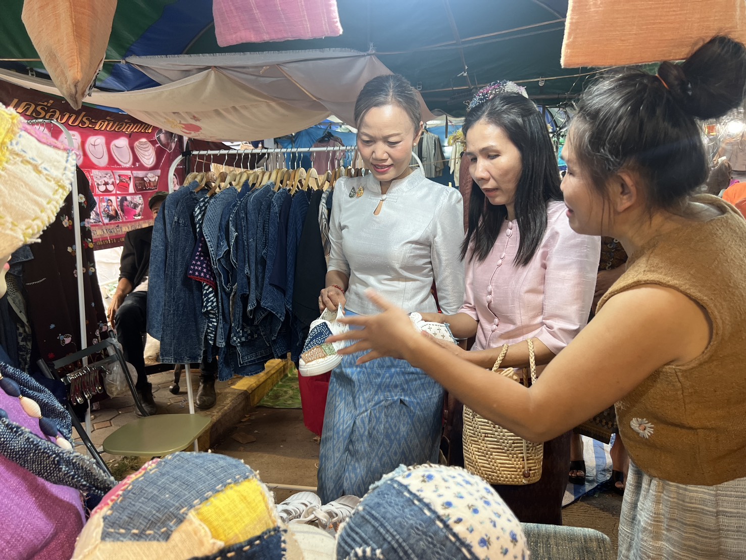 พช.ขอนแก่น ร่วมงาน “ฮีตฮอยอีสาน งานของดีหนองเรือ” ประจำปี 2568