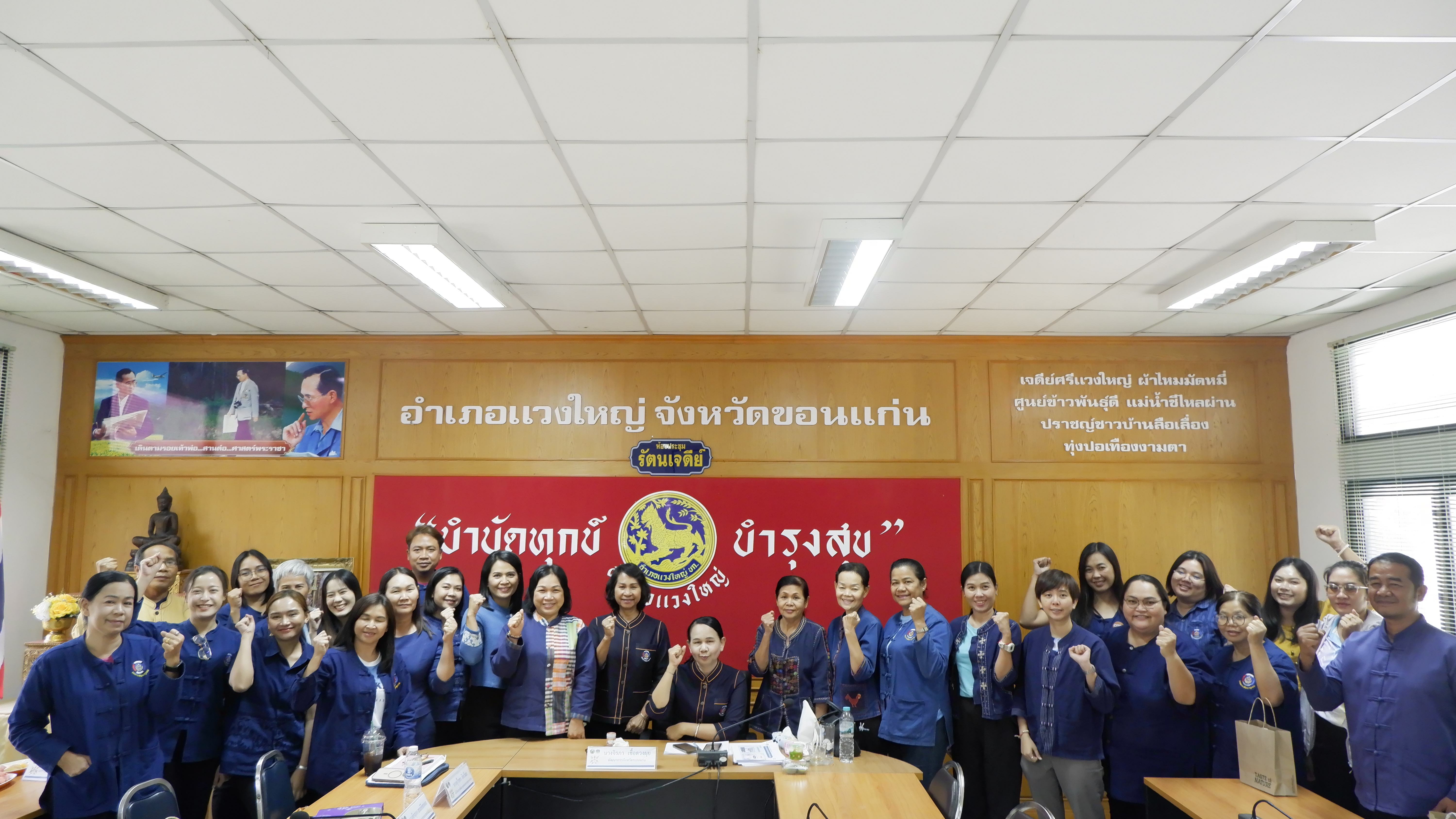 พช.ขอนแก่น : ลงพื้นที่ประชุมเจ้าหน้าที่พัฒนาชุมชนเพื่อติดตามและสนับสนุนการขับเคลื่อนการดำเนินงานตามประเด็นเน้นย้ำของอธิบดีกรมการพัฒนาชุมชน ประจำปี 2568 กลุ่มอำเภอที่ 4