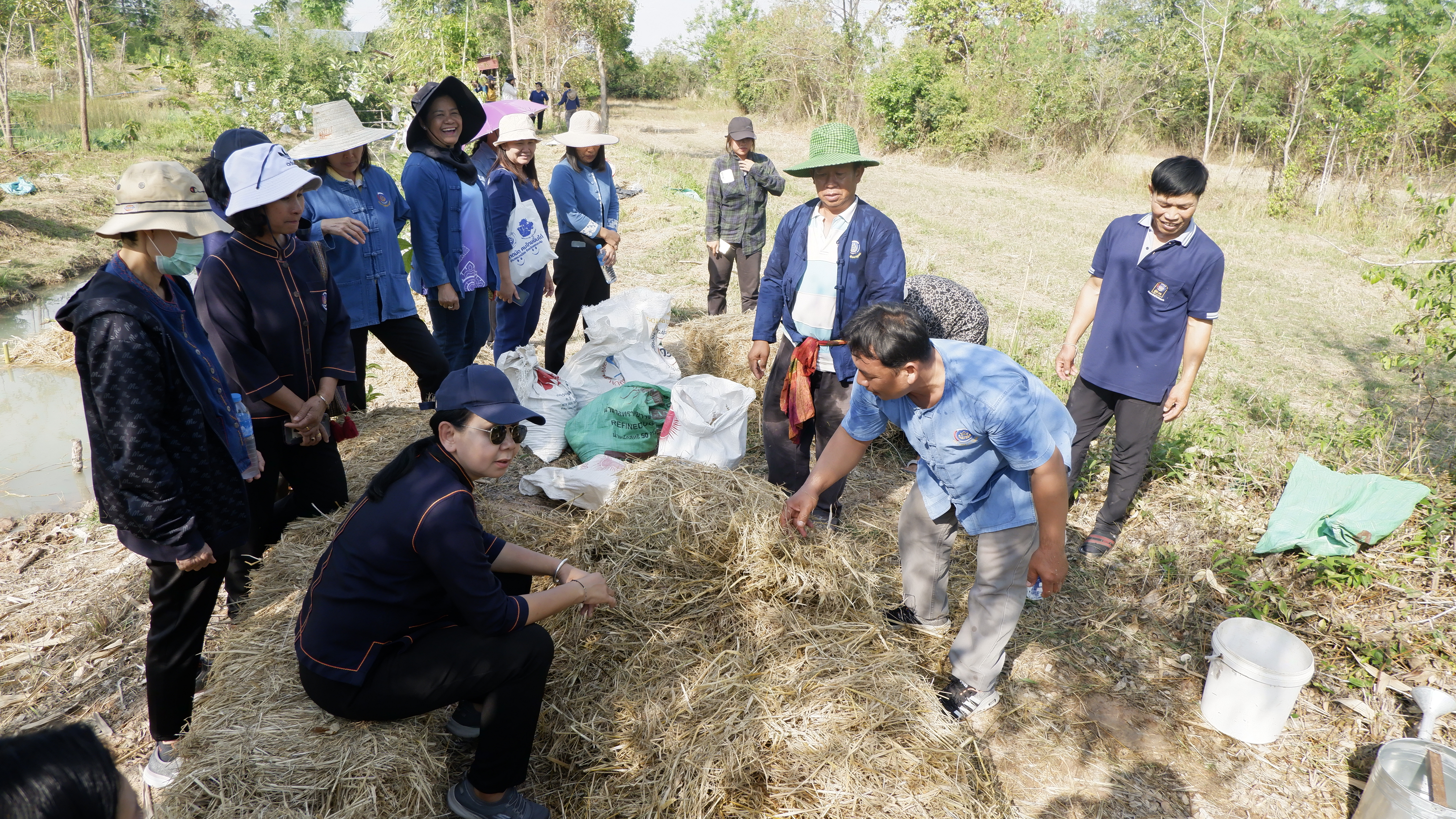 พช.ขอนแก่น : ลงพื้นที่ประชุมเจ้าหน้าที่พัฒนาชุมชนเพื่อติดตามและสนับสนุนการขับเคลื่อนการดำเนินงานตามประเด็นเน้นย้ำของอธิบดีกรมการพัฒนาชุมชน ประจำปี 2568 กลุ่มอำเภอที่ 4