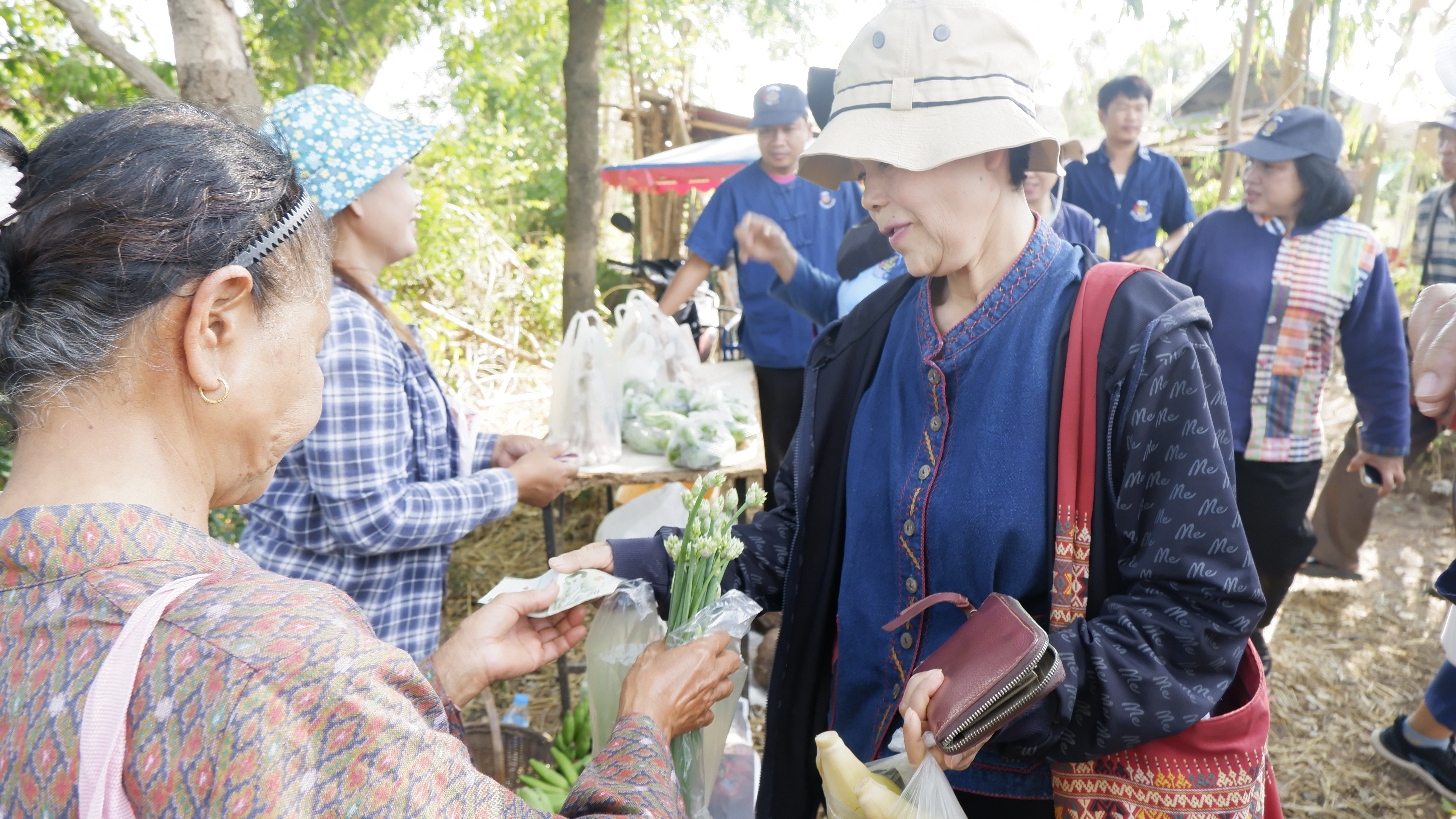 พช.ขอนแก่น : ลงพื้นที่ประชุมเจ้าหน้าที่พัฒนาชุมชนเพื่อติดตามและสนับสนุนการขับเคลื่อนการดำเนินงานตามประเด็นเน้นย้ำของอธิบดีกรมการพัฒนาชุมชน ประจำปี 2568 กลุ่มอำเภอที่ 4