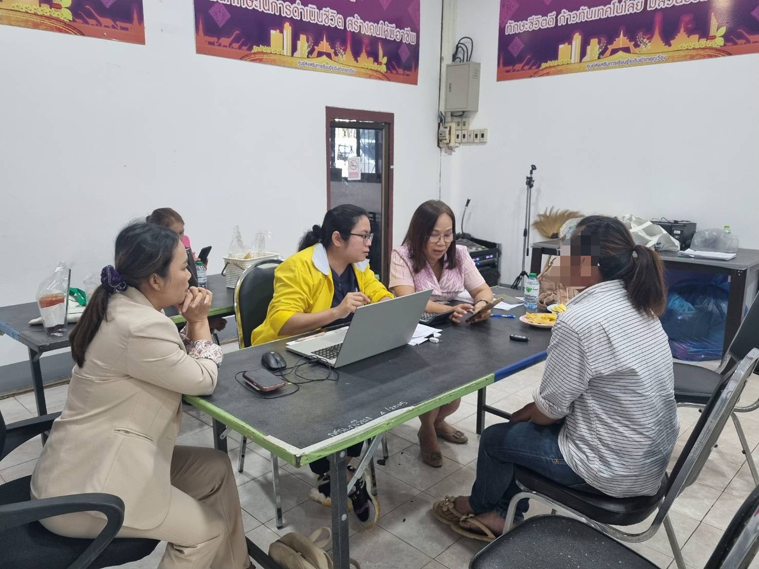 พช.ขอนแก่น : ลงพื้นที่ติดตามและสนับสนุนการดำเนินงาน การบริหารจัดการหนี้ค้างเกินกำหนดชำระ กองทุนพัฒนาบทบาทสตรี (คลินิกแก้หนี้สตรี คุณพร้อมจ่าย เราพร้อมจบ DEBT Clinic By CDK)