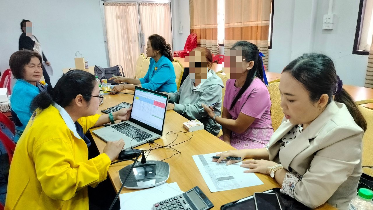 พช.ขอนแก่น : ลงพื้นที่ติดตามและสนับสนุนการดำเนินงาน การบริหารจัดการหนี้ค้างเกินกำหนดชำระ กองทุนพัฒนาบทบาทสตรี (คลินิกแก้หนี้สตรี คุณพร้อมจ่าย เราพร้อมจบ DEBT Clinic By CDK)