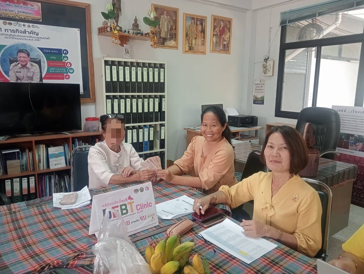 พช.ขอนแก่น : ลงพื้นที่ติดตามและสนับสนุนการดำเนินงาน การบริหารจัดการหนี้ค้างเกินกำหนดชำระ กองทุนพัฒนาบทบาทสตรี (คลินิกแก้หนี้สตรี คุณพร้อมจ่าย เราพร้อมจบ DEBT Clinic By CDK)