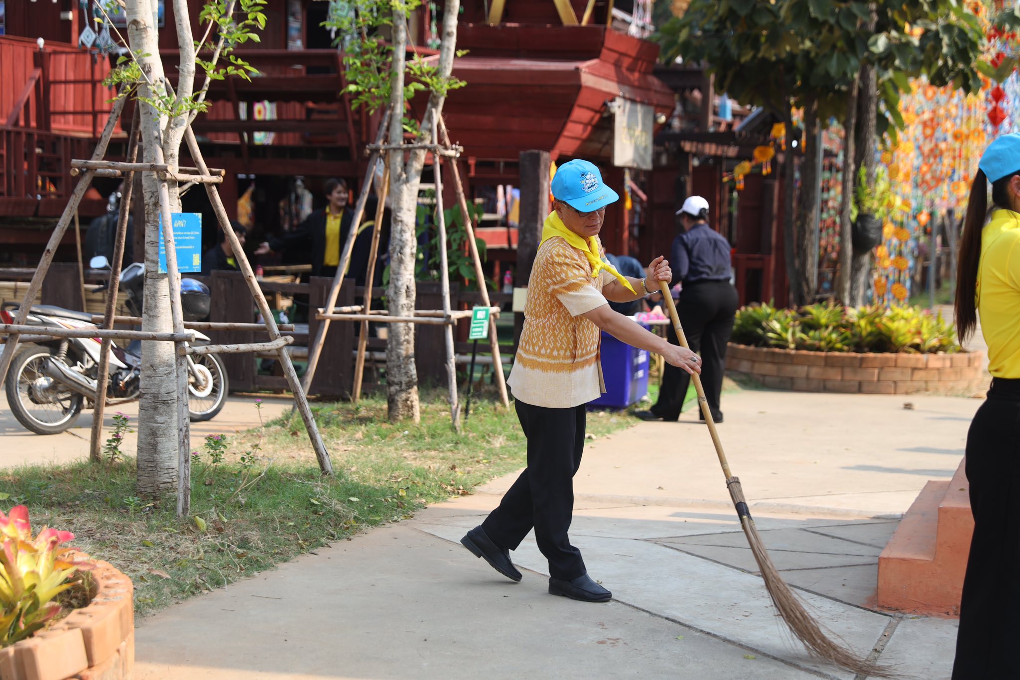 จังหวัดขอนแก่น : จัดกิจกรรมจิตอาสาบำเพ็ญสาธารณประโยชน์เนื่องในวันข้าราชการพลเรือน