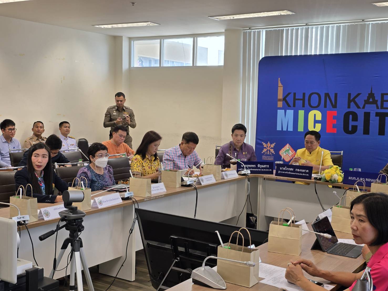 พช.ขอนแก่น : ร่วมประชุมศูนย์ปฏิบัติการติดตามเร่งรัดการบำบัดรักษา ฟื้นฟูสภาพทางสังคม ป้องกันและปราบปรามยาเสพติด (ศปก.ครส.) ครั้งที่ 7/2568