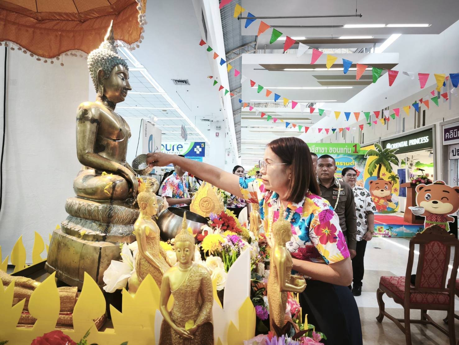 พช.ขอนแก่น : ร่วมพิธีเปิดงาน “สาดสนุกรับสงกรานต์ที่บิ๊กซี”