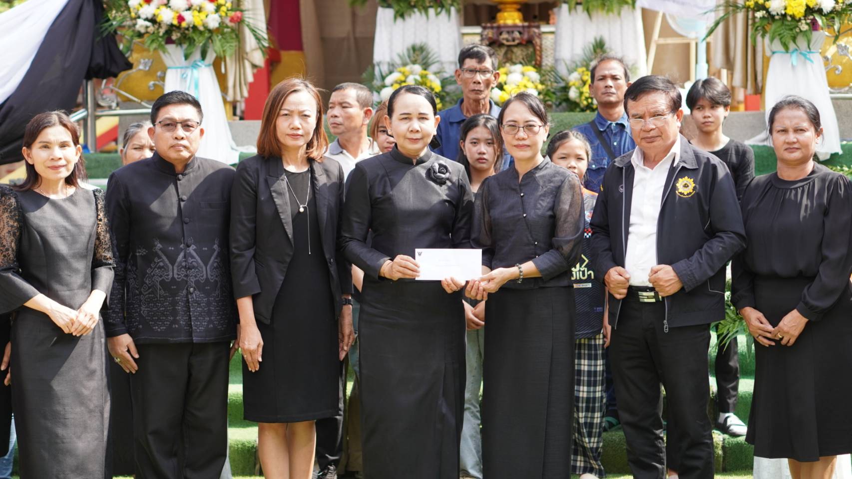 พช.ขอนแก่น : ร่วมงานฌาปนกิจศพ คุณแม่สมจิตร สุนทรพิทักษ์ ของนางสาวกนกอร สุนทรพิทักษ์ นักวิชาการพัฒนาชุมชนอำเภอบ้านฝาง
