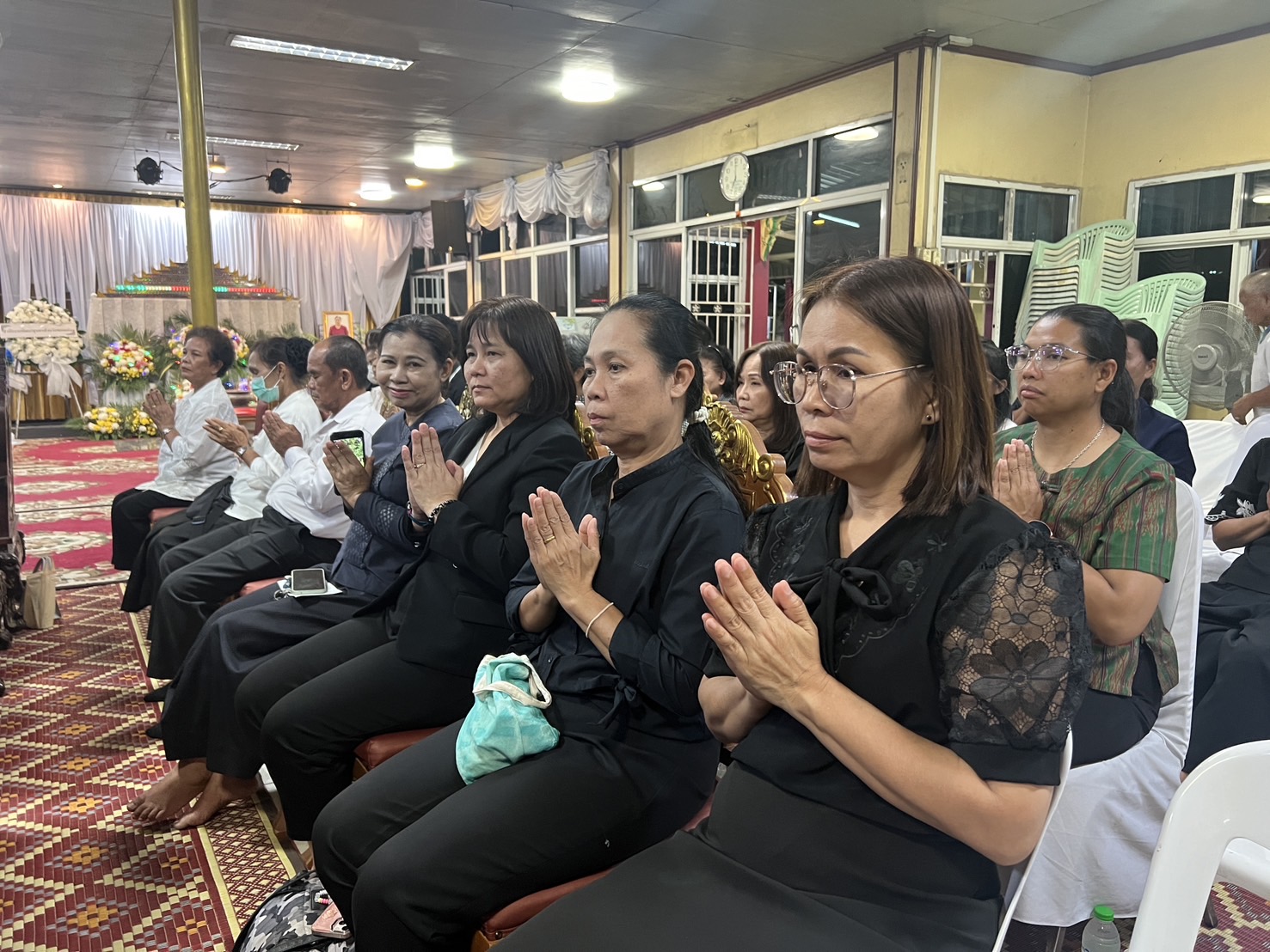 พช.ขอนแก่น : ร่วมเป็นเจ้าภาพฟังสวดพระอภิธรรม คุณแม่สมจิตร สุนทรพิทักษ์ ของนางสาวกนกอร สุนทรพิทักษ์ นักวิชาการพัฒนาชุมชนอำเภอบ้านฝาง